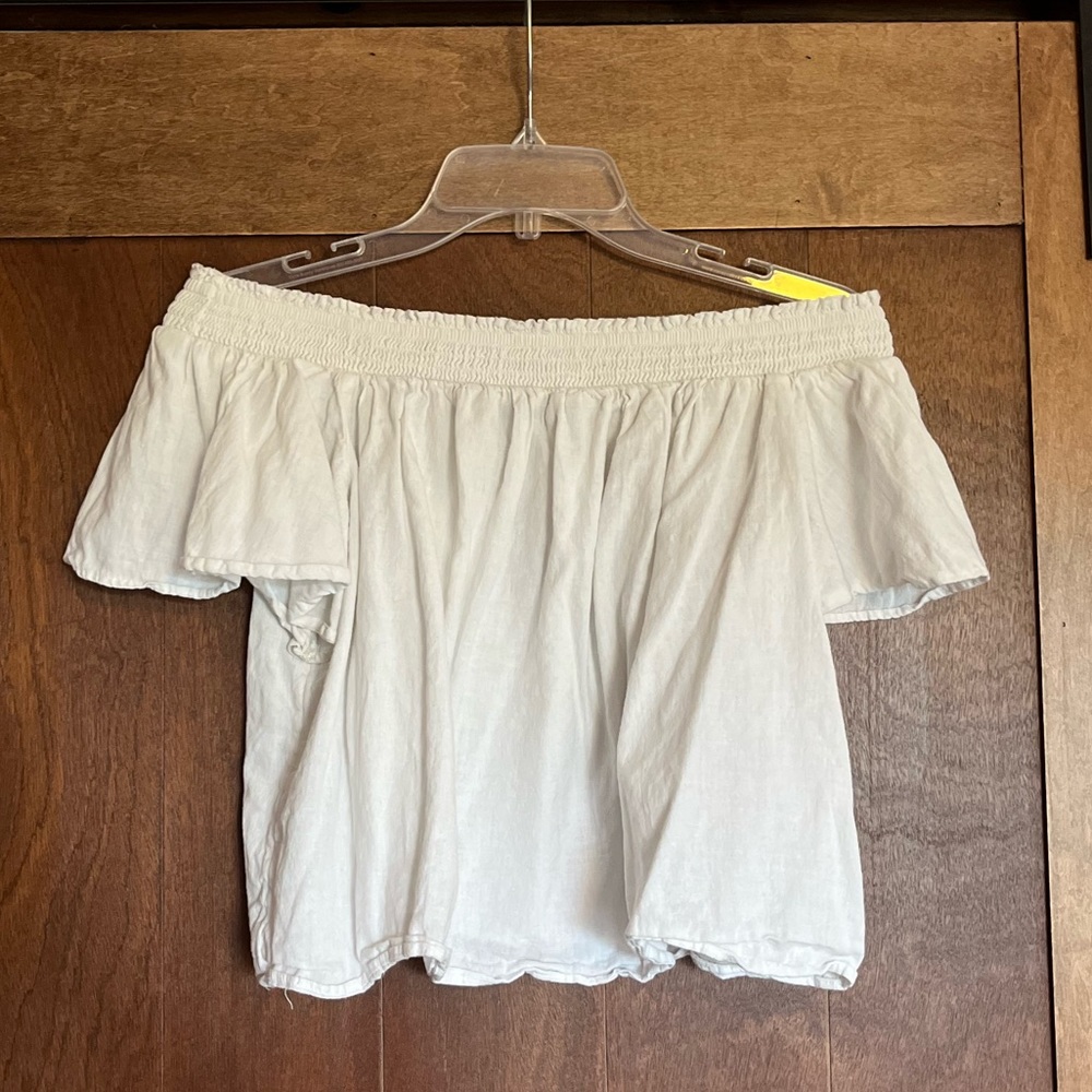 American Eagle off the shoulder shirt!
